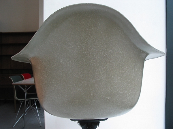 Eames arm shell / Caster base