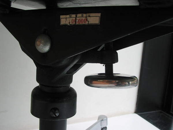 Eames arm shell / Caster base
