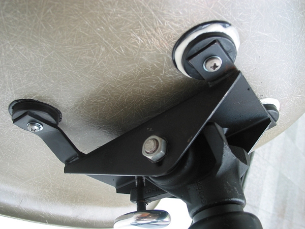 Eames arm shell / Caster base