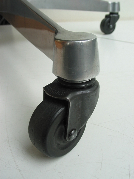 Eames arm shell / Caster base