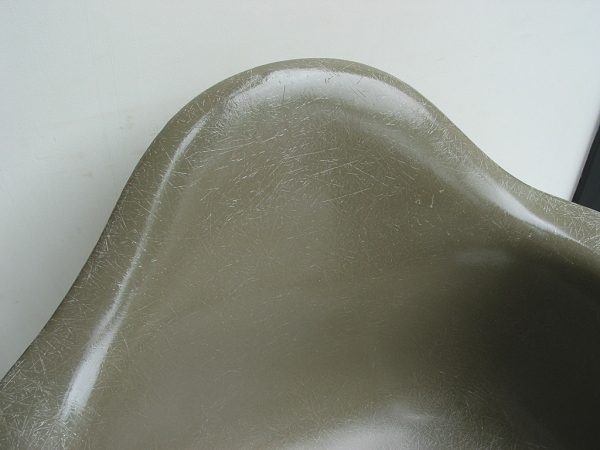 Eames arm shell / Caster base