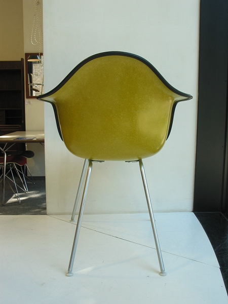Eames arm shell / H base(Wall guard)