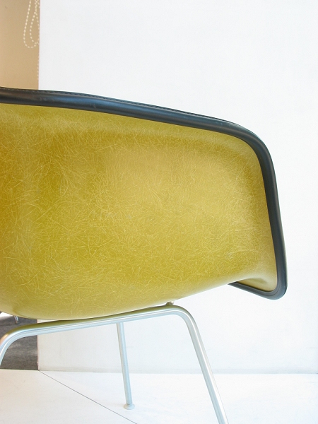 Eames arm shell / H base(Wall guard)