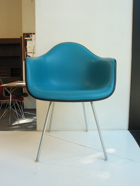 Eames arm shell / H base(Wall guard)