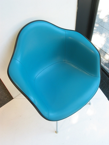 Eames arm shell / H base(Wall guard)