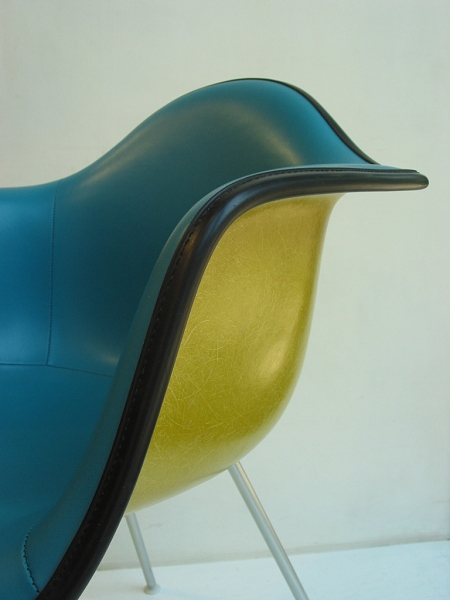 Eames arm shell / H base(Wall guard)