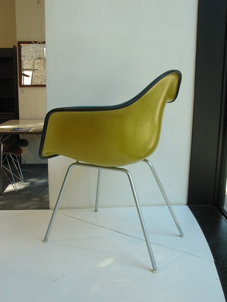 Eames arm shell / H base(Wall guard)