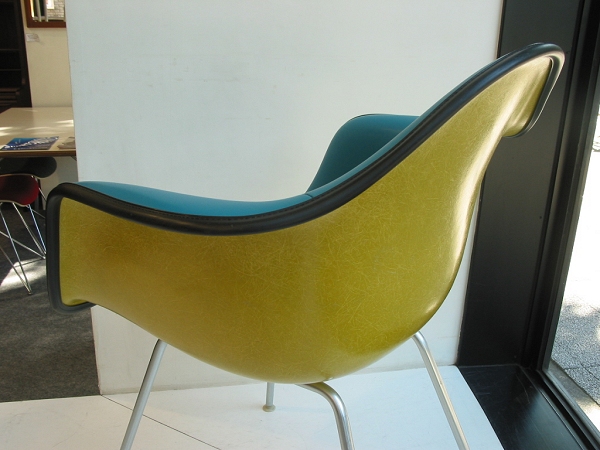Eames arm shell / H base(Wall guard)