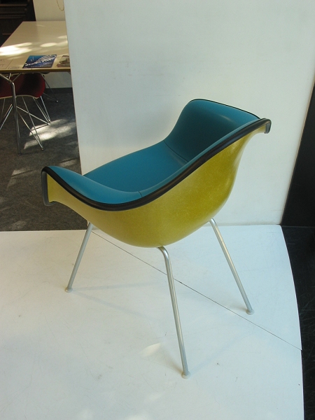Eames arm shell / H base(Wall guard)