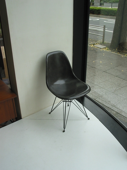 Eames side shell�@�G���t�@���g�O���[