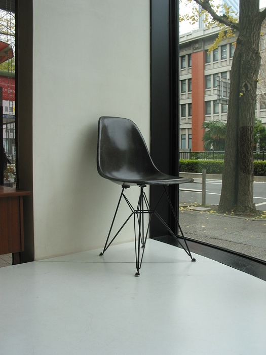 Eames side shell�@�G���t�@���g�O���[