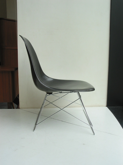 Eames side shell�@�`���R�[���O���[