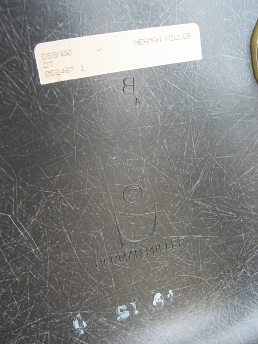 Eames side shell�@�`���R�[���O���[