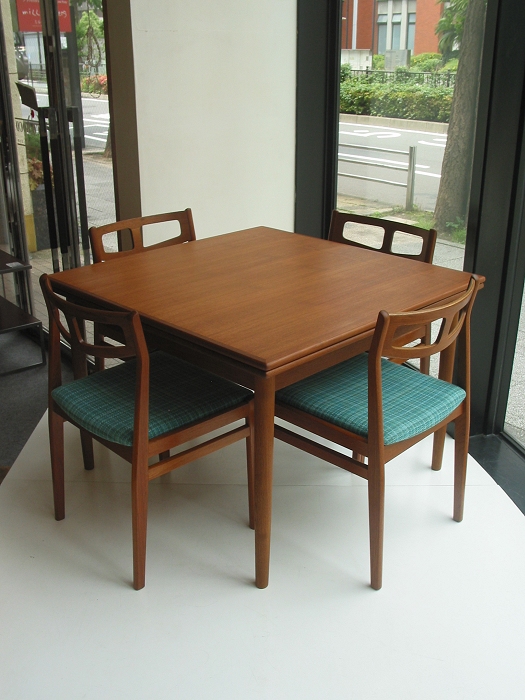 ダイニングテーブル 正方形 / 北欧家具 ダニッシュ デンマーク