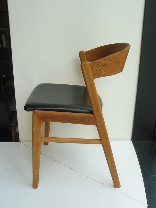 �k���Ƌ�@Oak chair
