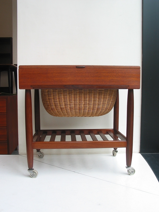 �k���Ƌ�@Sewing box