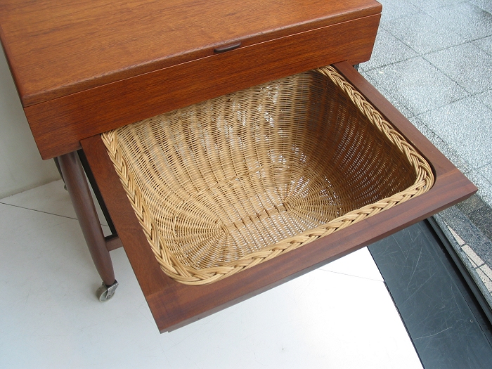 �k���Ƌ�@Sewing box