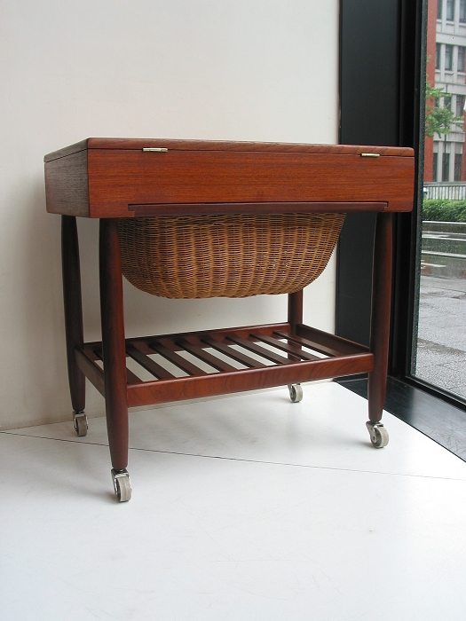 �k���Ƌ�@Sewing box