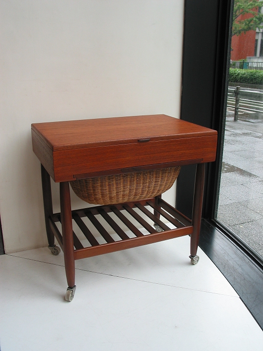 �k���Ƌ�@Sewing box