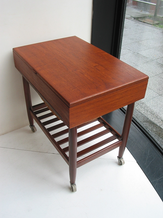 �k���Ƌ�@Sewing box