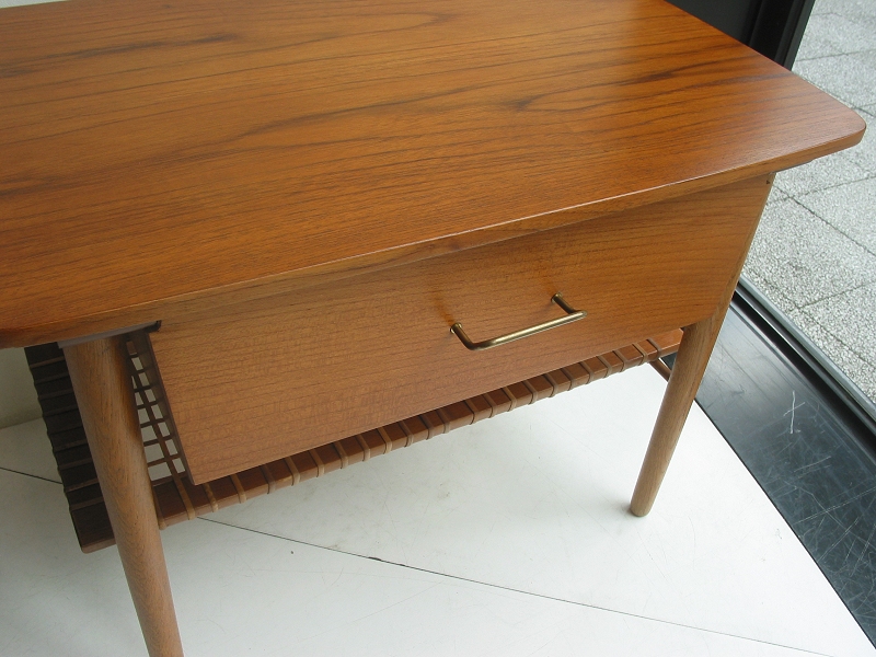 �k���Ƌ�@Sewing table