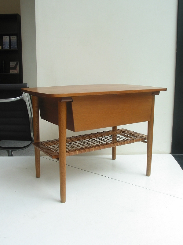 �k���Ƌ�@Sewing table
