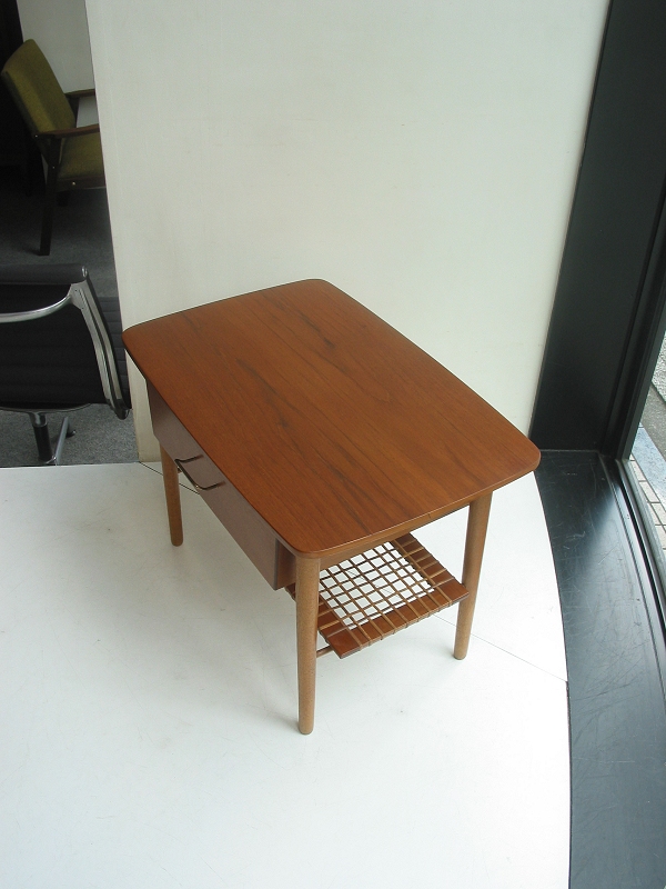 �k���Ƌ�@Sewing table