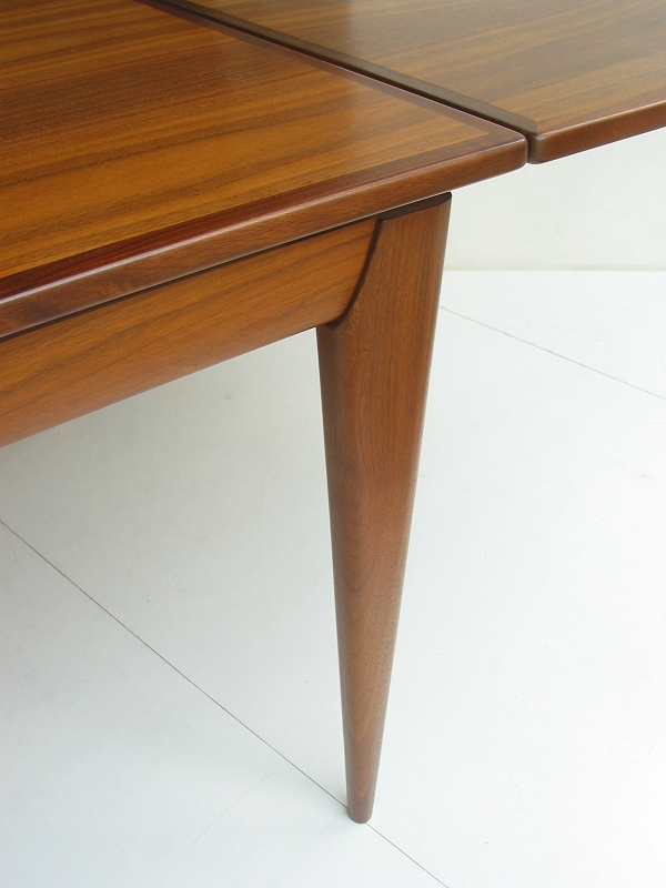 �k���Ƌ�@N.O.Moller / J.L.Moller / Dining table�i�_�C�j���O�e�[�u���j