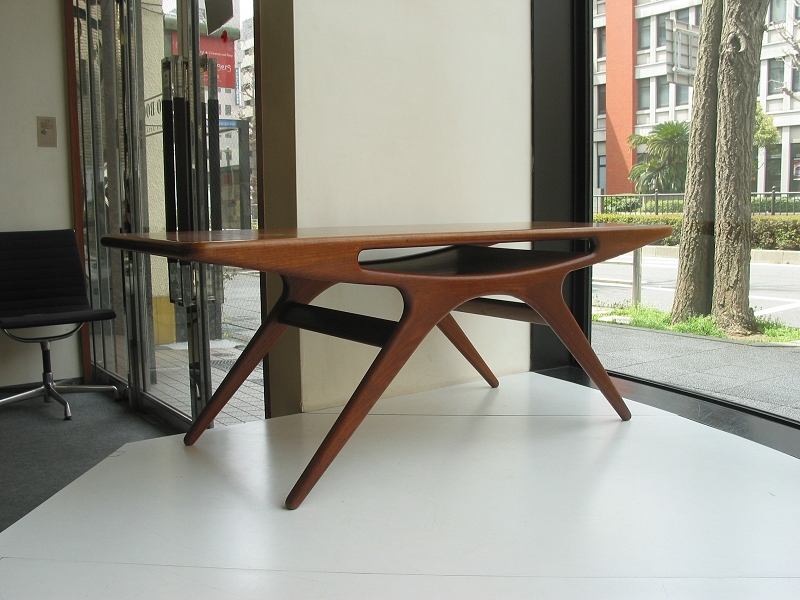 �k���Ƌ�@Teak CFC Silkeborg�@Johannes Andersen�@Smile(UFO) table
