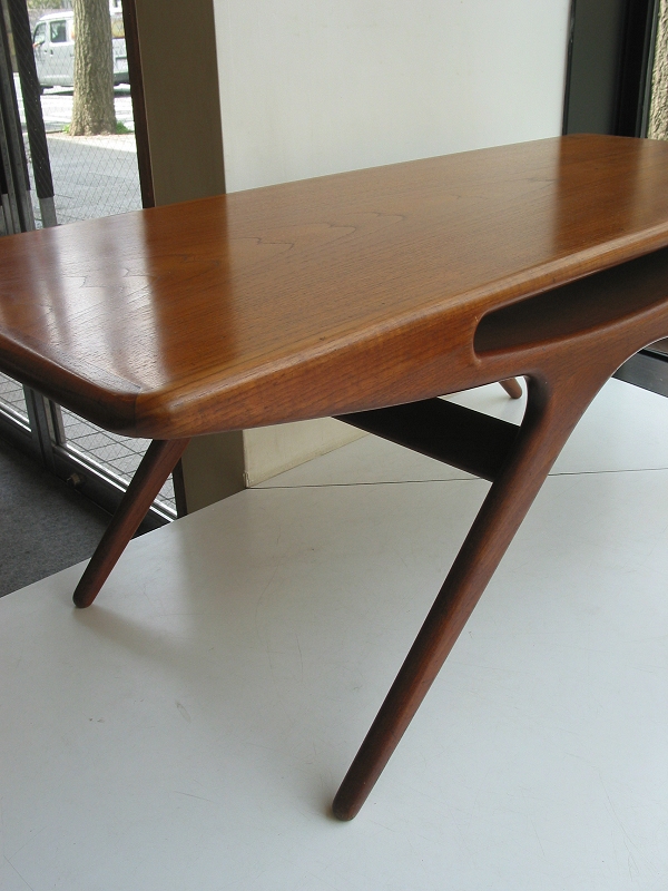 �k���Ƌ�@Teak CFC Silkeborg�@Johannes Andersen�@Smile(UFO) table