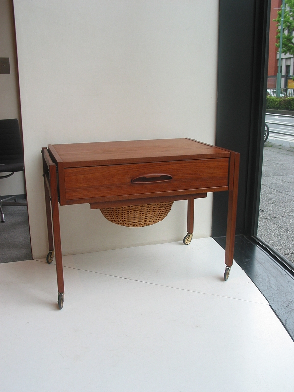 �k���Ƌ�@Sewing tabel