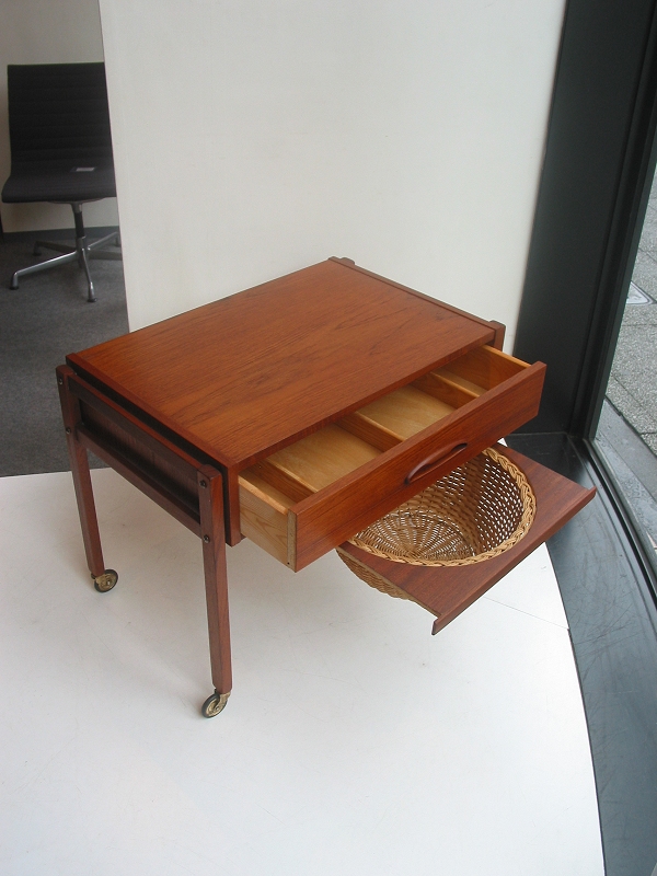 �k���Ƌ�@Sewing tabel