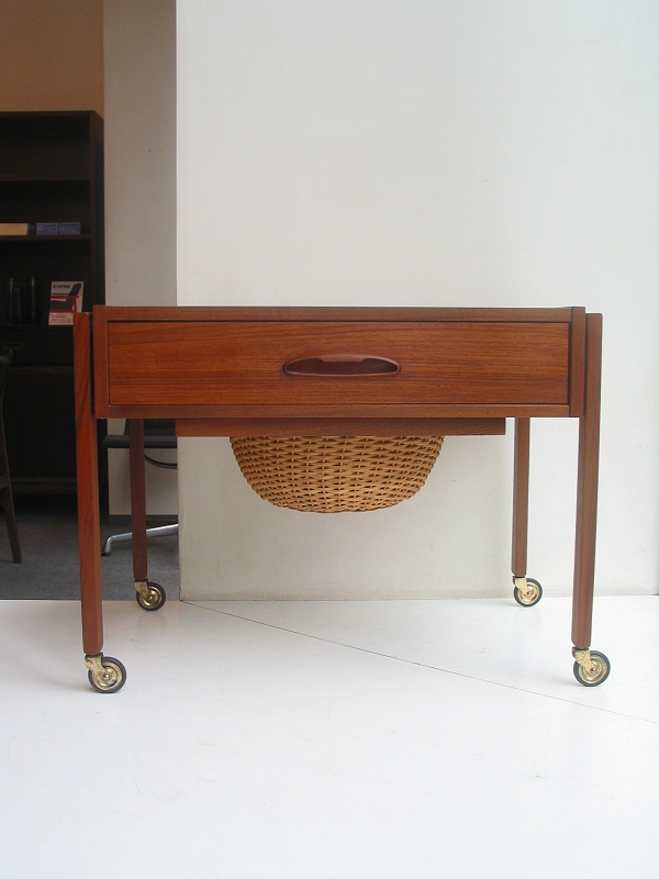 �k���Ƌ�@Sewing tabel