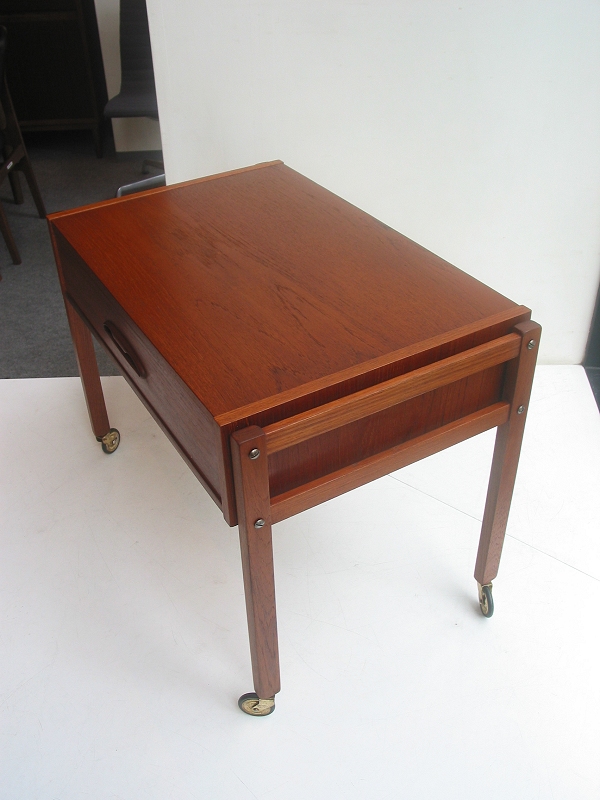 �k���Ƌ�@Sewing tabel