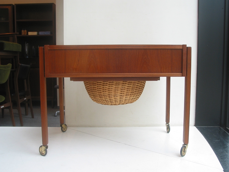�k���Ƌ�@Sewing tabel