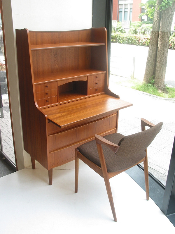 kƋ@Book Shelf / Writing bureau