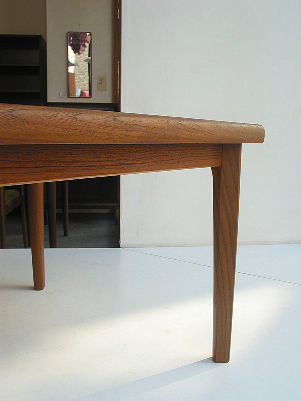 �k���Ƌ�@Coffee Table