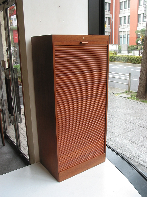 ビンテージ北欧家具 / チーク材を使用した蛇腹のキャビネット（書類