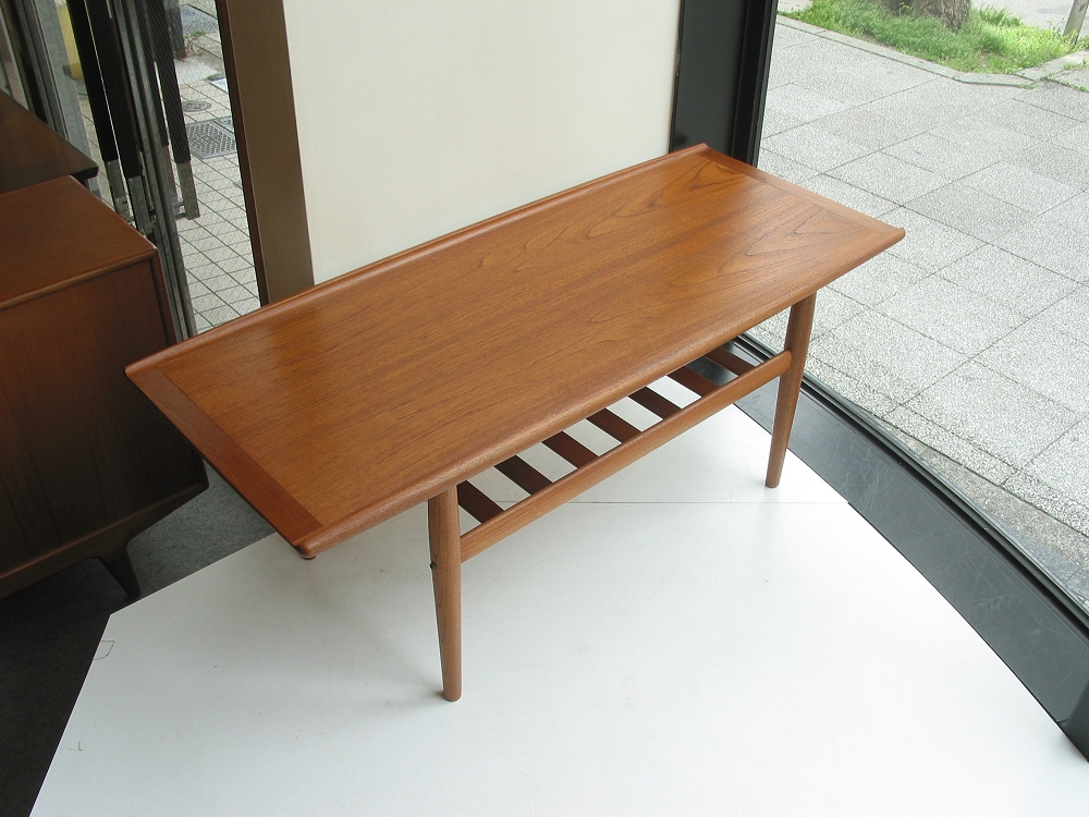 �k���Ƌ�@Center table / Grete Jalk