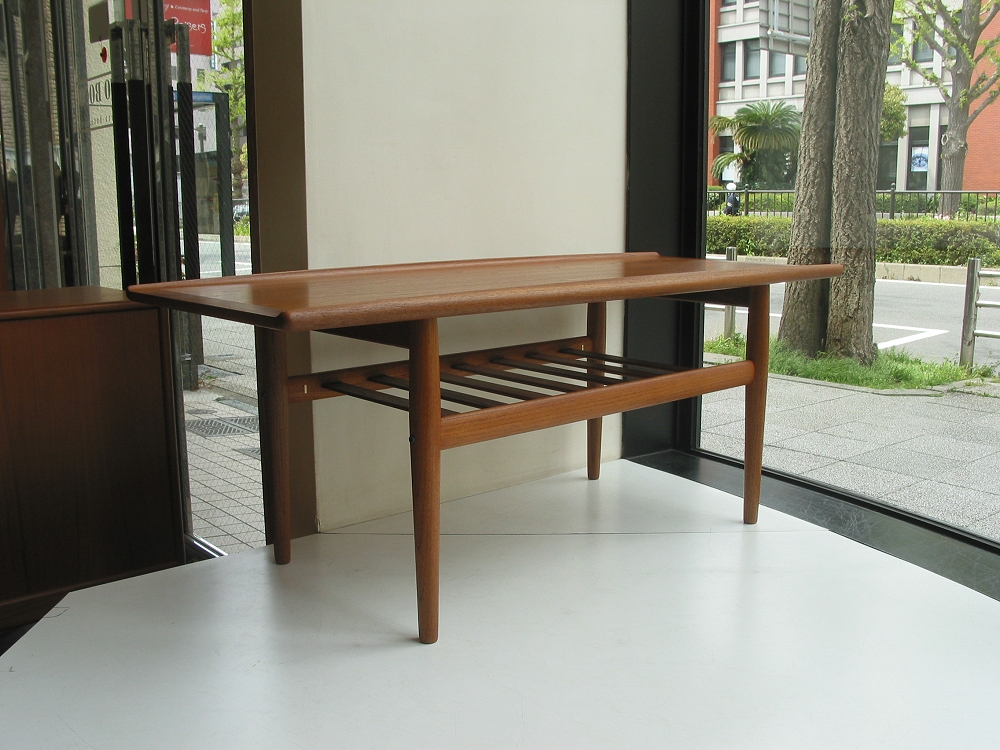 �k���Ƌ�@Center table / Grete Jalk