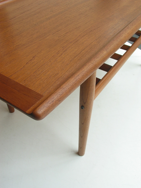 �k���Ƌ�@Center table / Grete Jalk