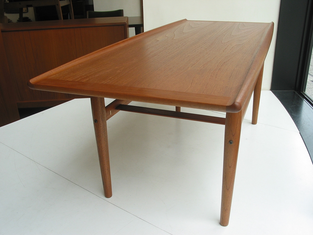 �k���Ƌ�@Center table / Grete Jalk
