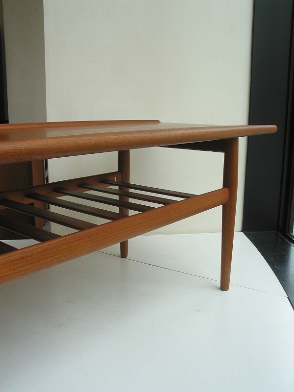 �k���Ƌ�@Center table / Grete Jalk