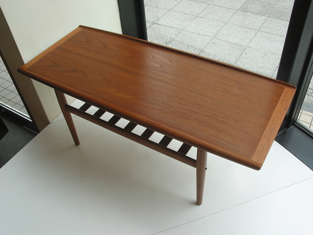 �k���Ƌ�@Center table / Grete Jalk