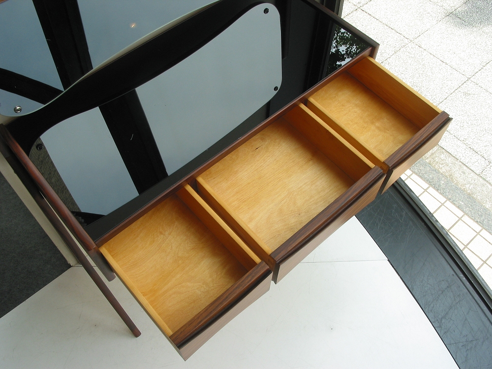 �k���Ƌ�@Dresser