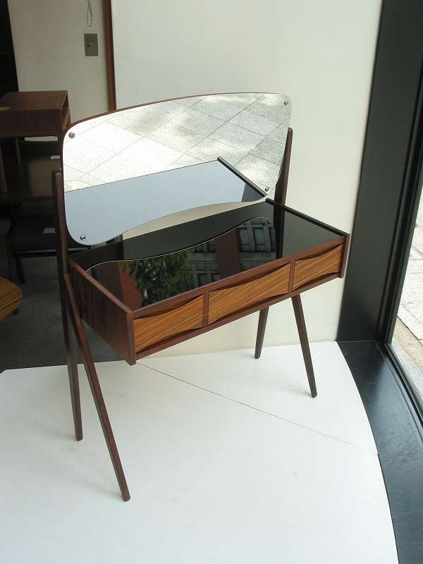 �k���Ƌ�@Dresser
