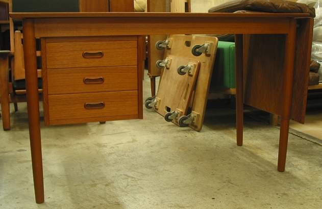 kƋ@Arne vodder(Al Hb^[) DeskifXNj