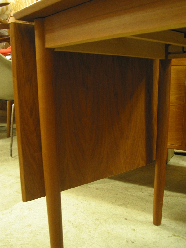 kƋ@Arne vodder(Al Hb^[) DeskifXNj