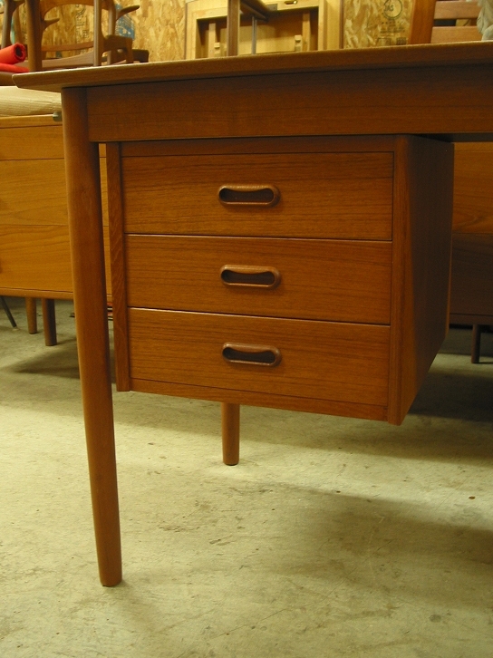 kƋ@Arne vodder(Al Hb^[) DeskifXNj