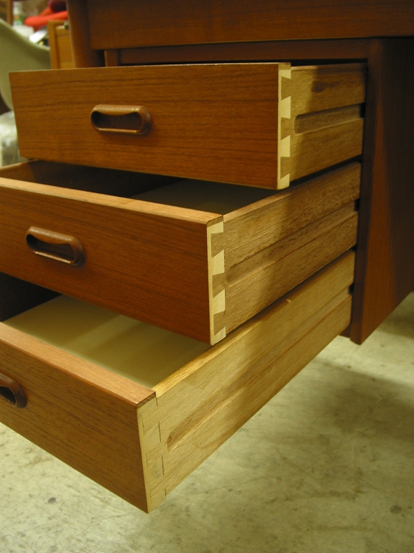 kƋ@Arne vodder(Al Hb^[) DeskifXNj